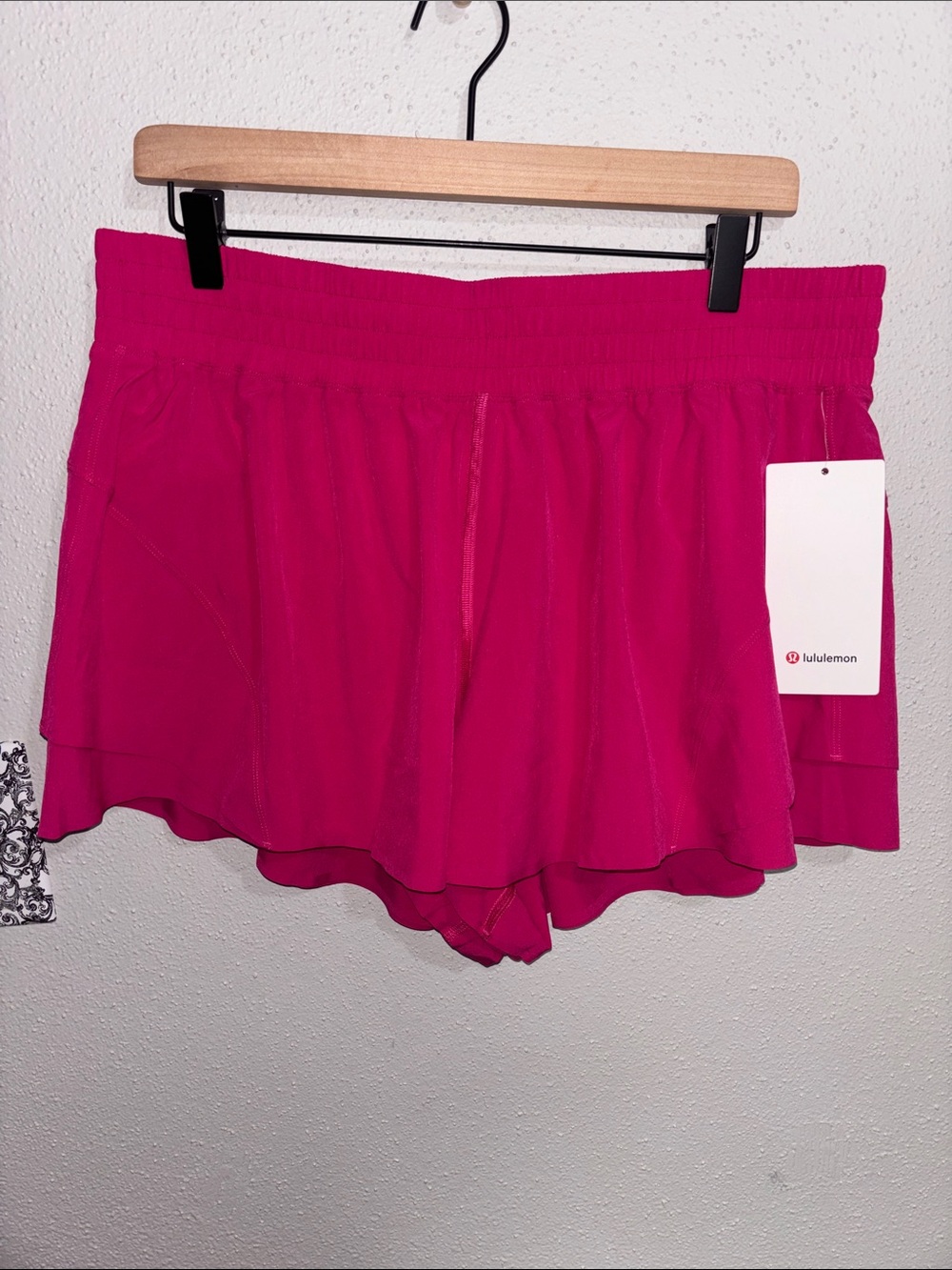 Lululemon Athletica - NWT - Shake It Out High-Rise Running Short 2.5” (x-large)